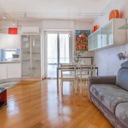 Apartamento Joivy Vibrant Flat With Balcony Milán Exterior foto