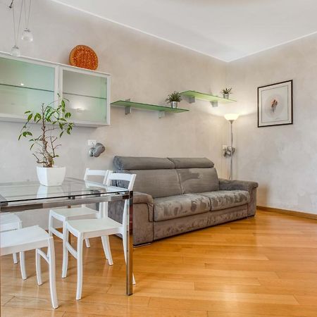 Apartamento Joivy Vibrant Flat With Balcony Milán Exterior foto