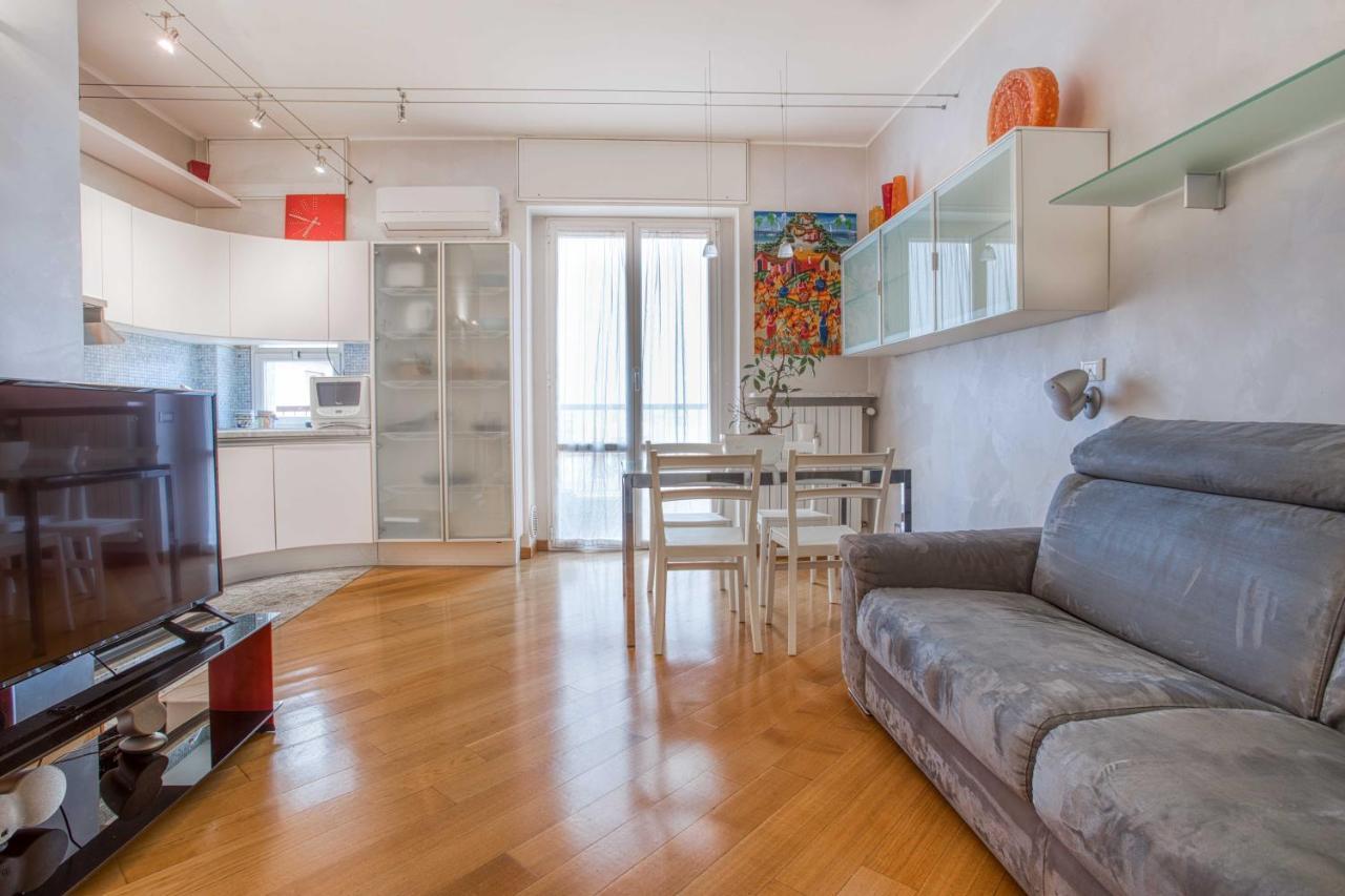 Apartamento Joivy Vibrant Flat With Balcony Milán Exterior foto