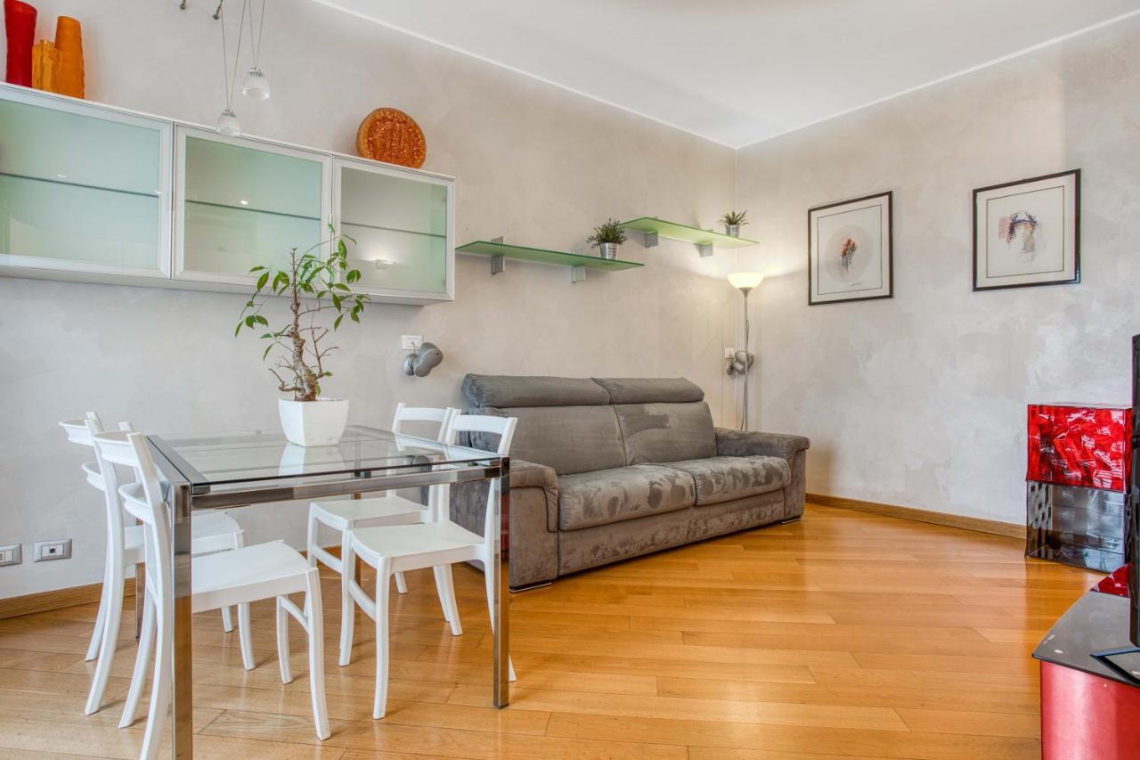 Apartamento Joivy Vibrant Flat With Balcony Milán Exterior foto